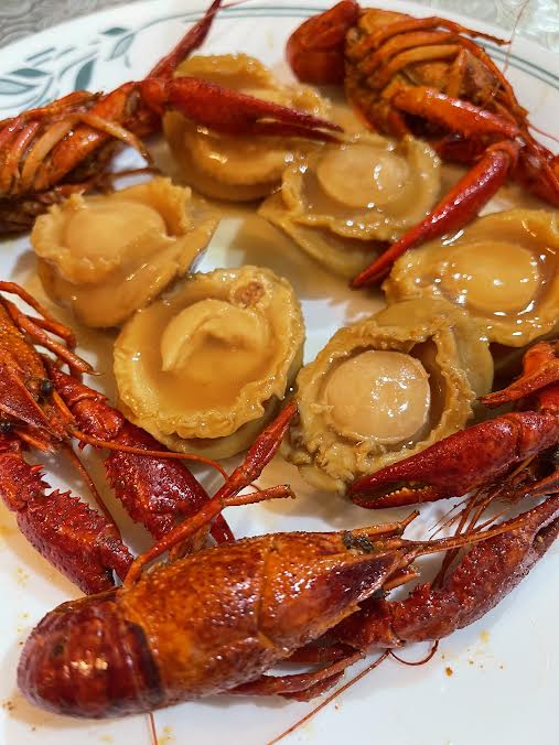 Braised Canned Abalone with Spicy Craw Fish