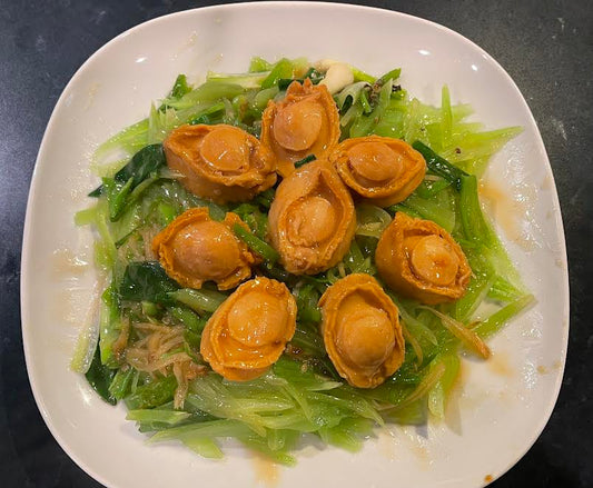 Abalone with Lettuce Stem 鮑羅萬有（鮑魚清炒萵筍絲）