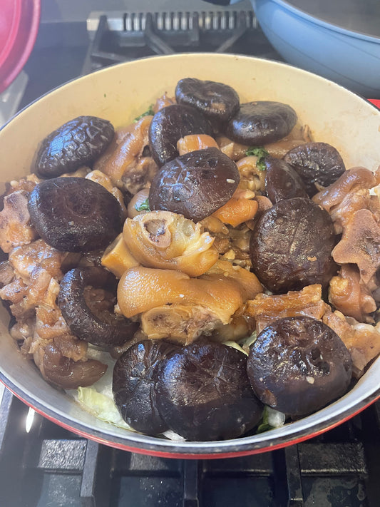 Braised Pig Trotter with Shiitakes Mushroom 南乳豬手燜冬菇