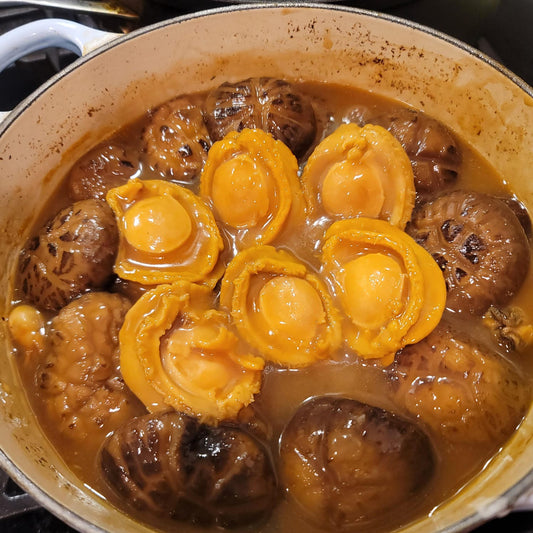 Braised abalone with mushroom 紅燒鮑魚冬菇煲