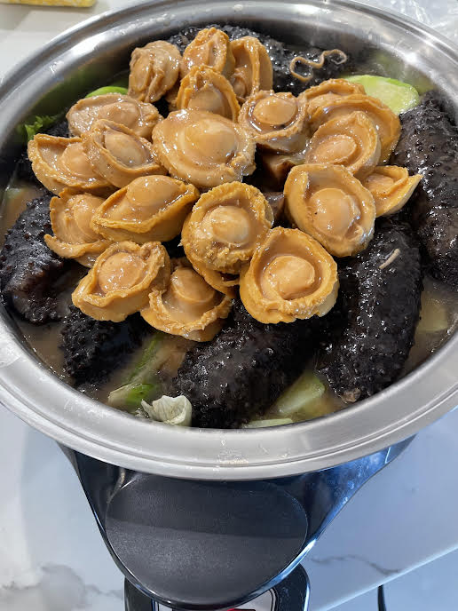 Braised Abalone with Sea Cucumber 鮑魚海參生菜煲