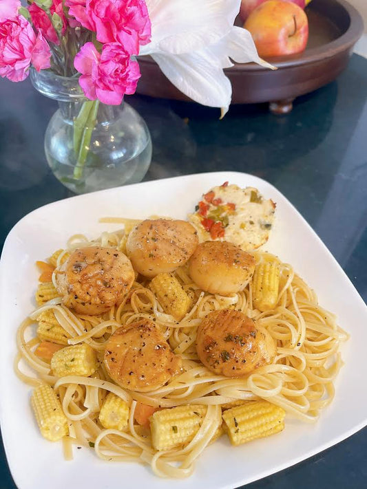 Japanese Style Pan Seared Scallops Linguine with Cheese Egg White Bites. 日式煎帶子（扇貝）扁麵條配芝士蛋白餅