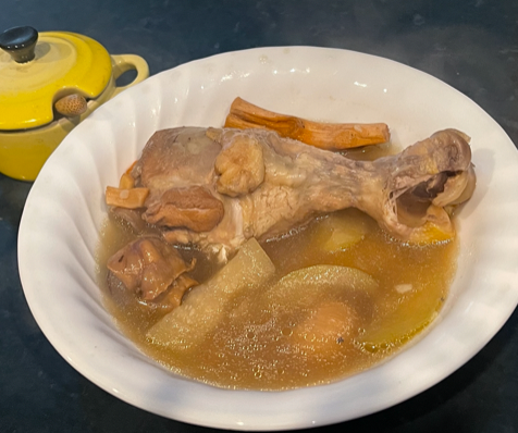 Chicken Soup with Dried Scallop and Zucchini