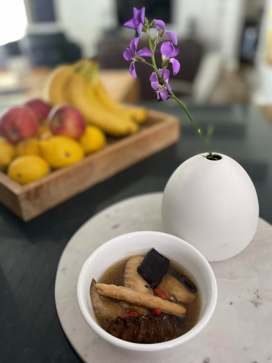 杜仲海參燉雞湯  Duzhong and Sea Cucumber Stewed Chicken Soup